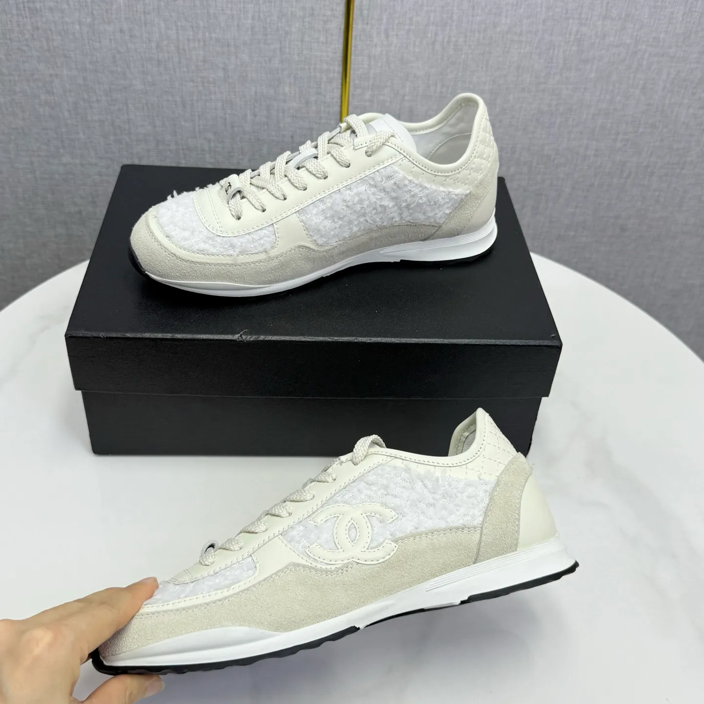 👟👟Ex-factory price 560👟👟Chanel Panda Shoes! 2025 counter's top casual sports shoes. This classic design; the upper is electro-embroidered with a variety of techniques; the outsole is fashionable and sporty; the unusual inclusion of a variety of color matching elements... The diversified mix and match is very good-looking and versatile, and can be used for leisure, fashion, sports, and outdoor... ꫛꫀꪝ Go➫ Materials: ❶Upper made of: original imported first-layer silk cowhide + original waterproof cloth + original first-layer cowhide ❷Inner lining: Original Yangli+wang ❸ Outsole based on: Original TPU combination outsole Counter boutique packaging complete set for women 35–41